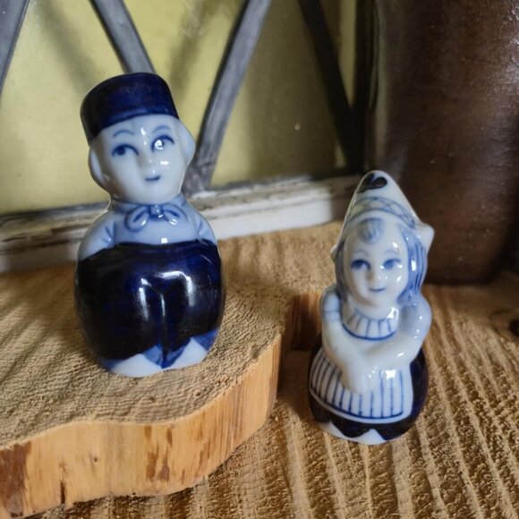 Delft Blue Salt & Pepper Shakers - Picture 2 of 10